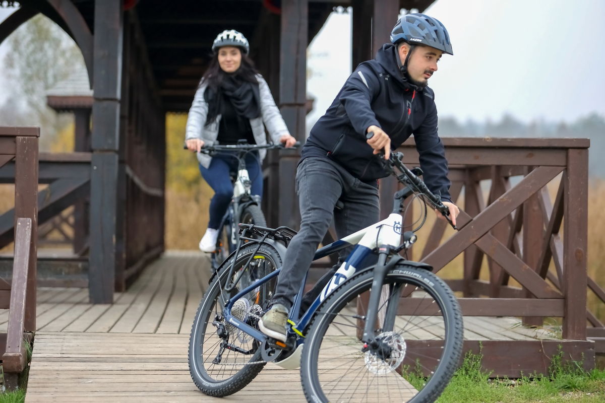 jazda na rowerze elektrycznym rower w ruchu